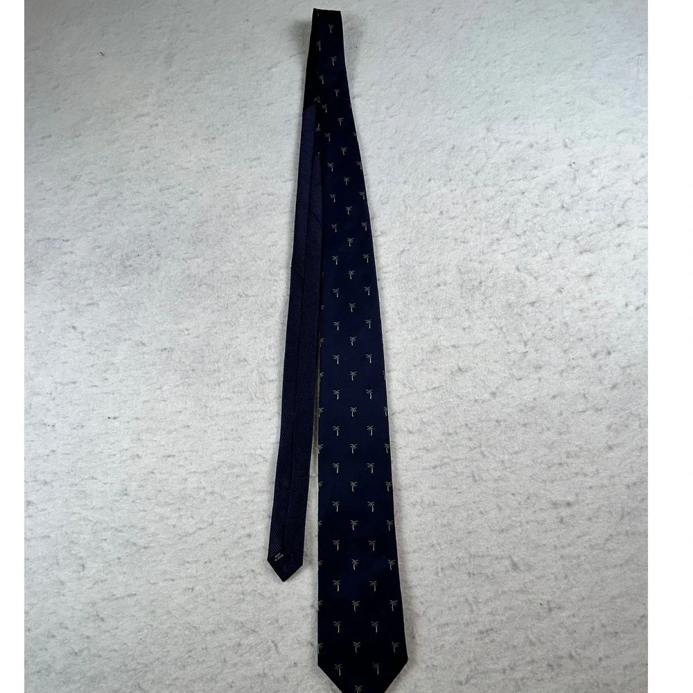 Tommy Hilfiger Mens Navy Blue Silk Palm Tree Tropical Necktie RN121148